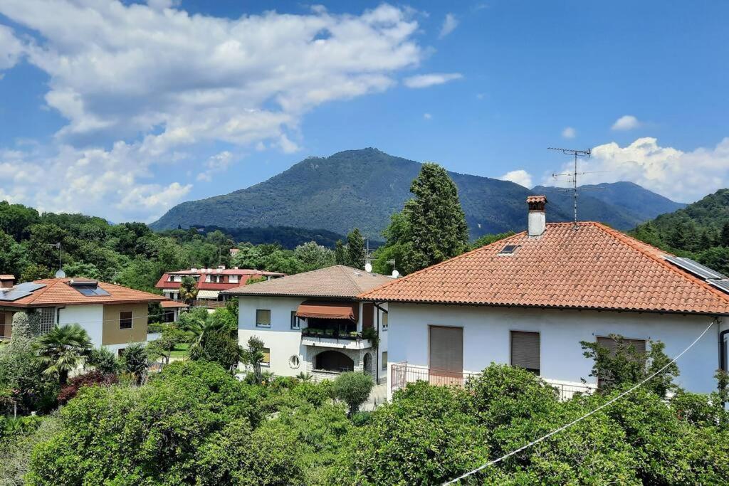 Lago Maggiore, Leggiuno, Ampio Appartamento Exterior foto