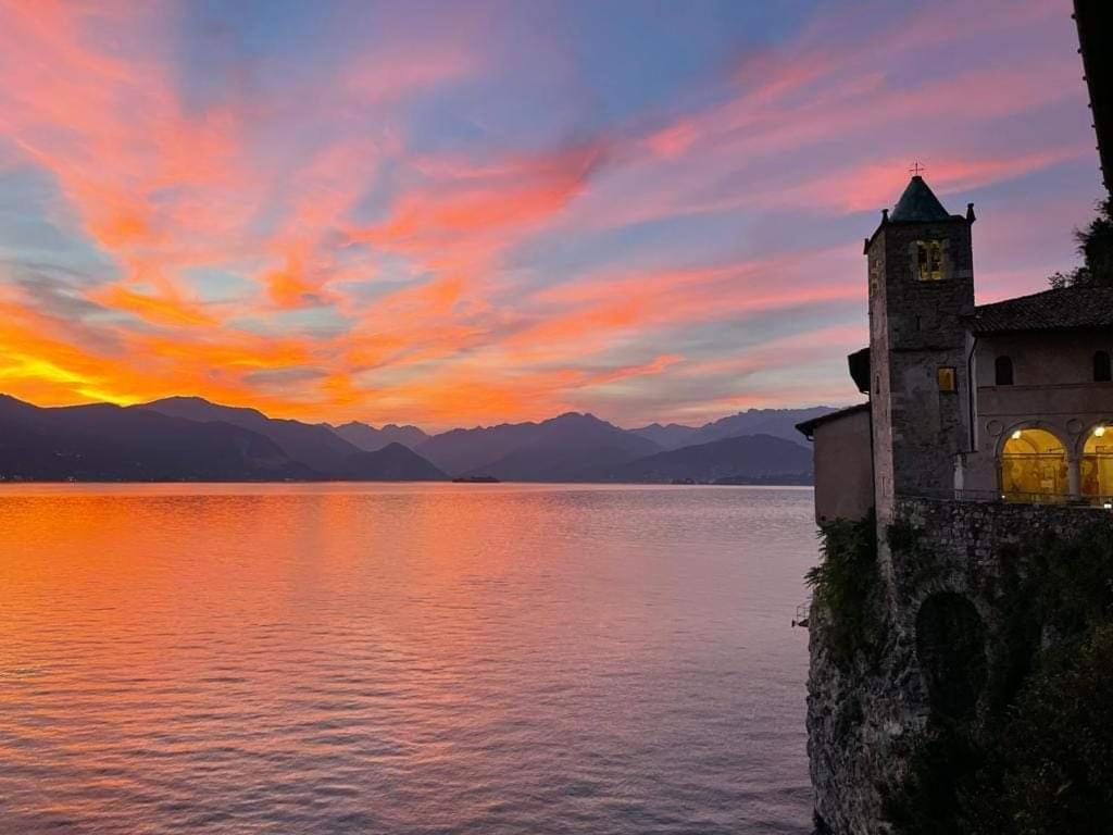 Lago Maggiore, Leggiuno, Ampio Appartamento Exterior foto